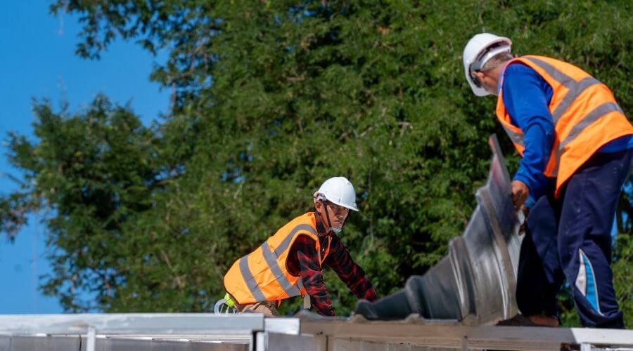 Professional gutter cleaning in Chaska, MN